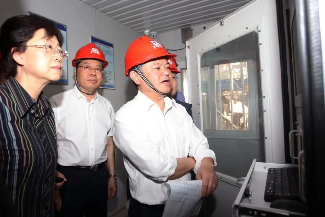 生態(tài)環(huán)境部部長黃潤秋突擊檢查，多家企業(yè)監(jiān)測造假被“抓現(xiàn)行”！部長表示：要深入調(diào)查！